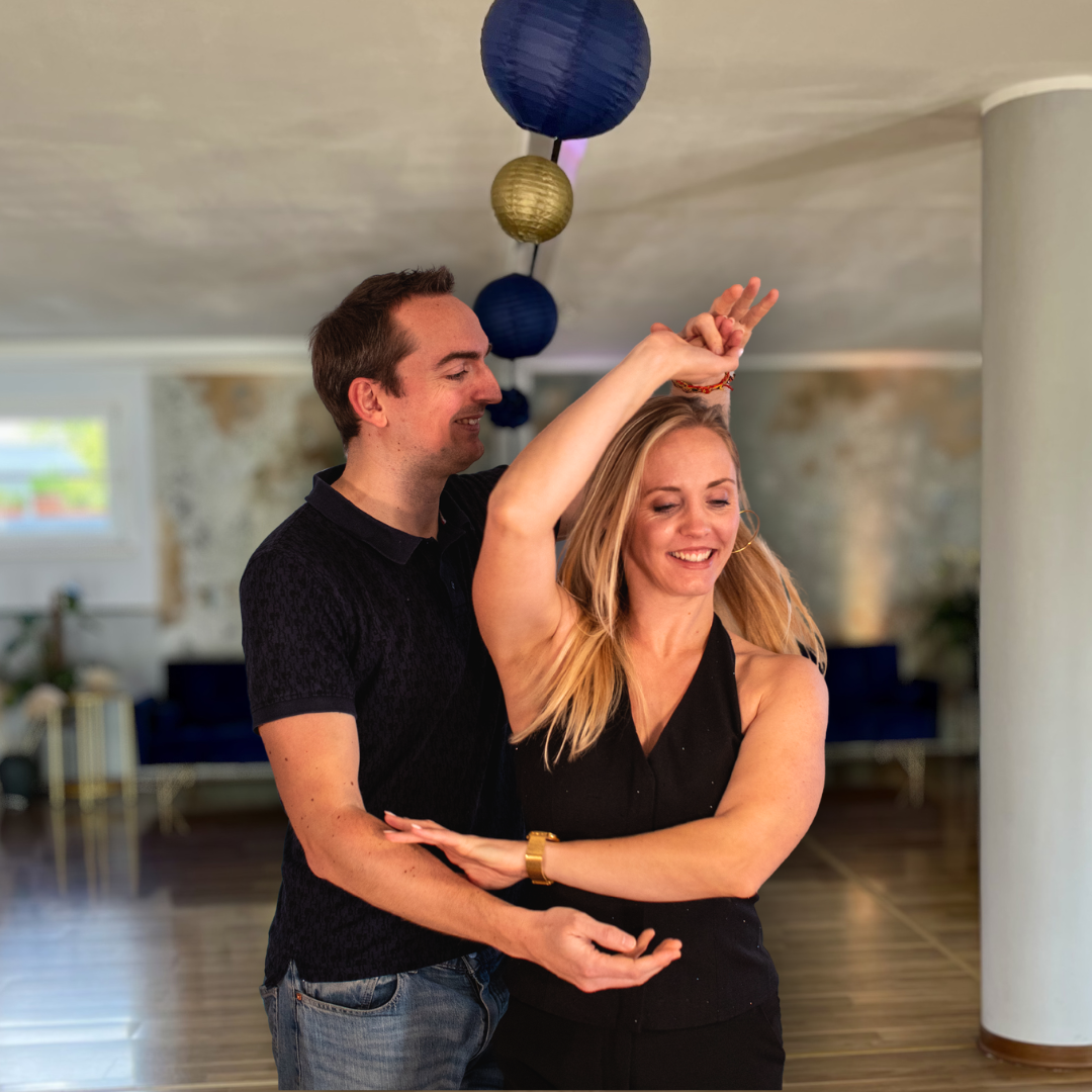 Tanzpaar tanzt Salsa New York Style im Tanzstudio Elementio